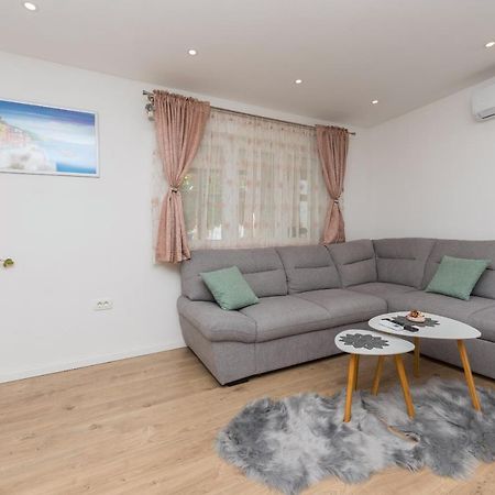 Apartment Strawberry ماكارسكا المظهر الخارجي الصورة