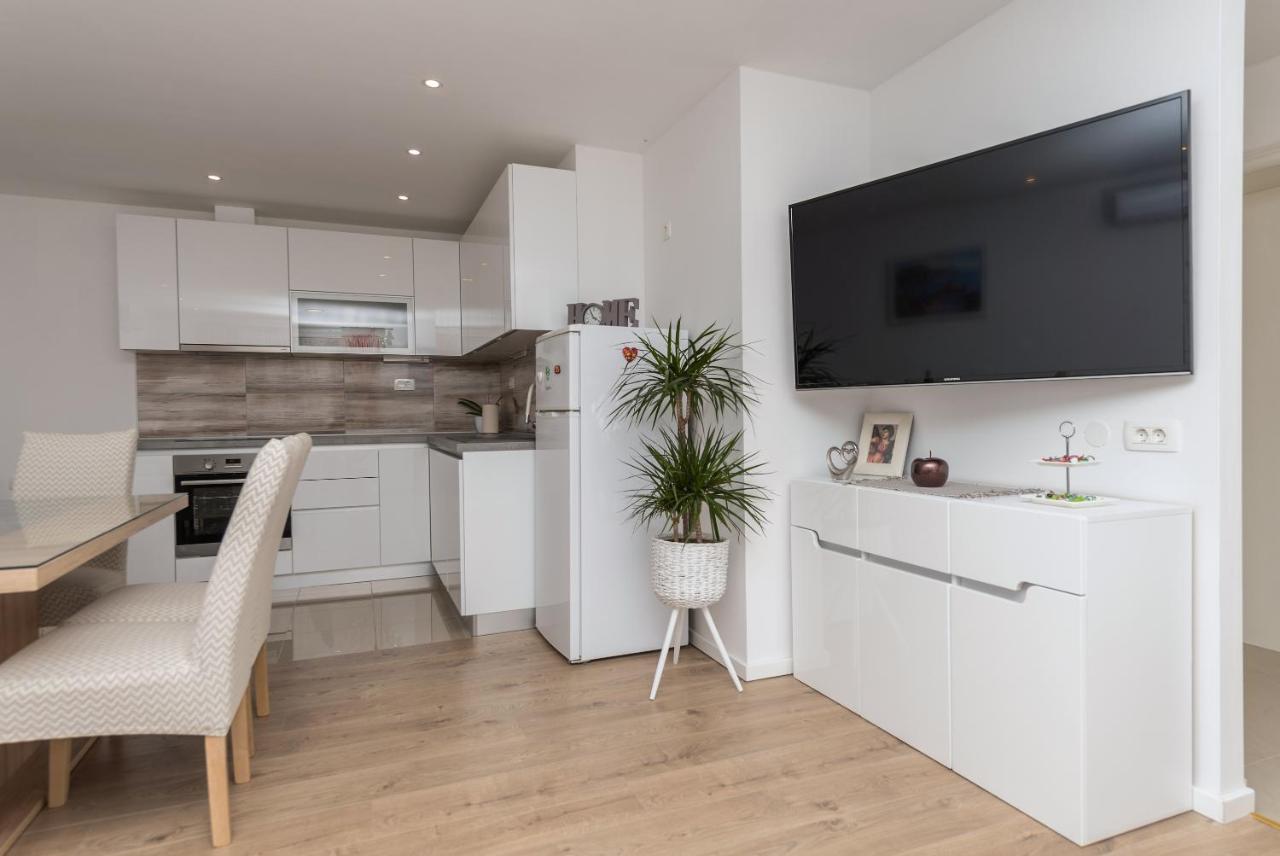 Apartment Strawberry ماكارسكا المظهر الخارجي الصورة