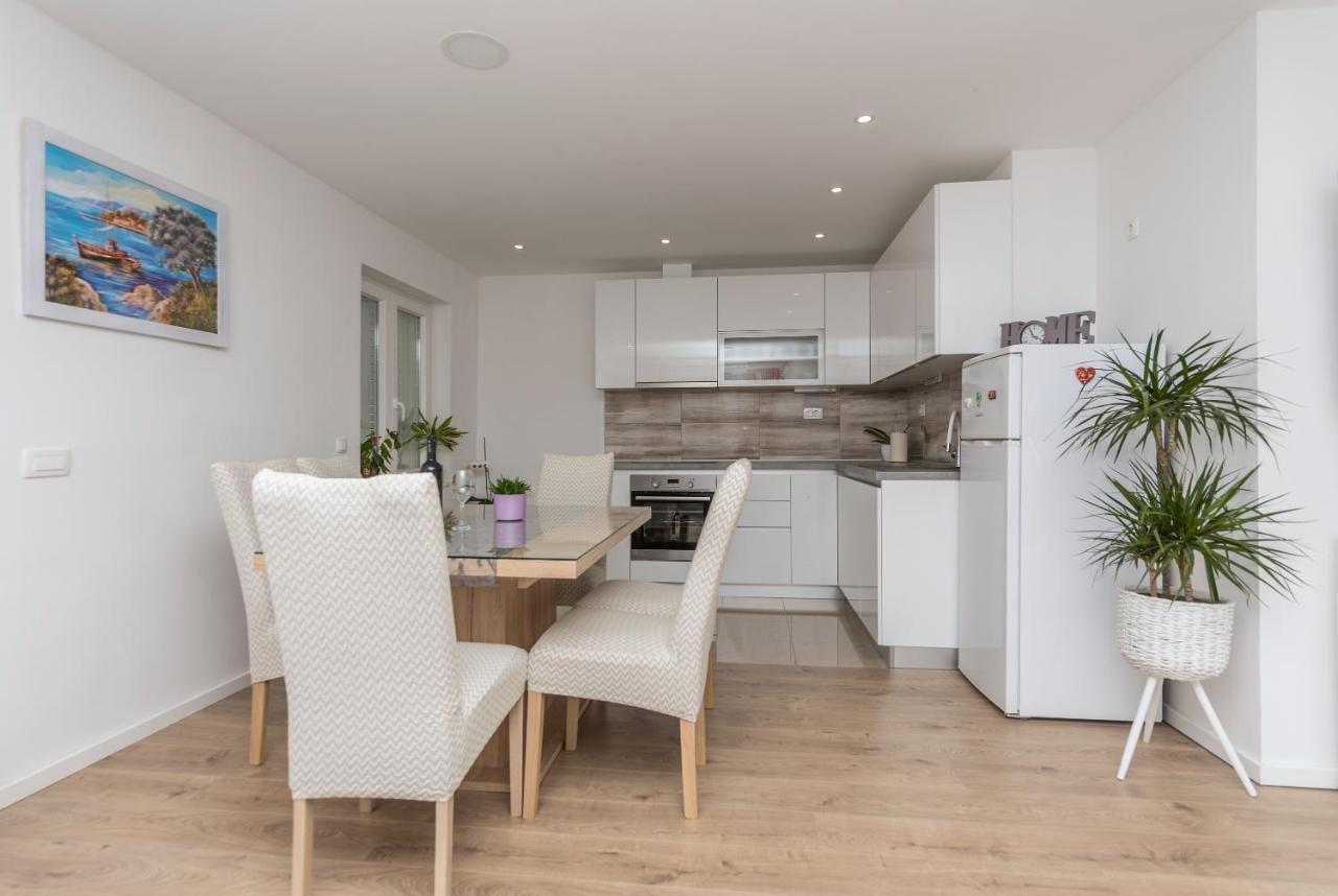 Apartment Strawberry ماكارسكا المظهر الخارجي الصورة