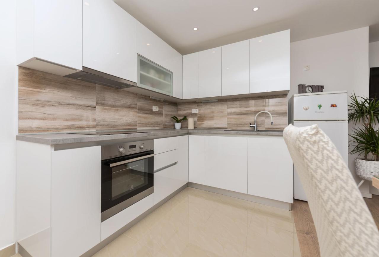Apartment Strawberry ماكارسكا المظهر الخارجي الصورة